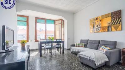 Apartment on Eugenia Viñes Street photo 2
