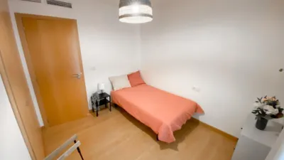 Habitación en alquiler en Avenida del Primero de Mayo, cerca de Carrer Sant Jacint, Santa Rita-Alborgí (Paterna) de 330 €<span>/mes</span>