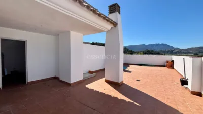 Top-floor apartment on Calle del Ferrocarril de Alcoi photo 2