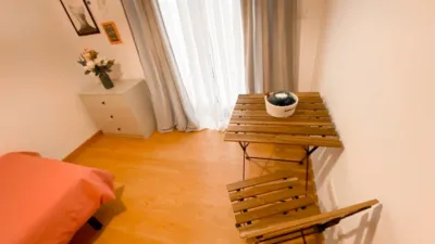 Habitación en alquiler en Avenida del Primero de Mayo, cerca de Carrer Sant Jacint, Santa Rita-Alborgí (Paterna) de 330 €<span>/mes</span>