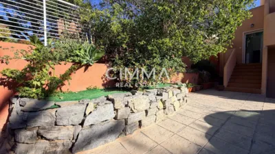 Chalet in Mercadona Avda. Coloma photo 23