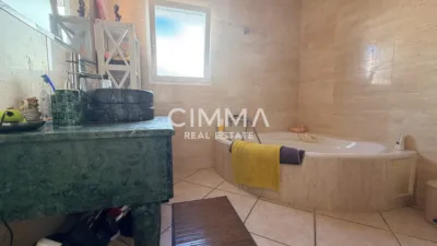 Chalet in Mercadona Avda. Coloma photo 9