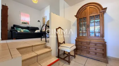 Chalet in Mercadona Avda. Coloma photo 24