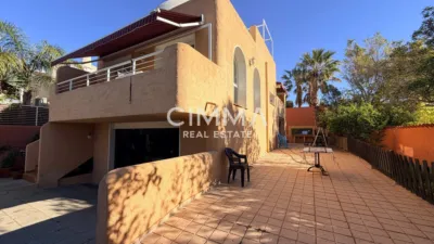 Chalet in Mercadona Avda. Coloma photo 2