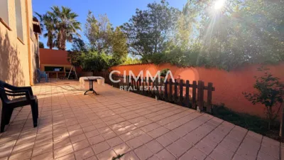 Chalet in Mercadona Avda. Coloma photo 17