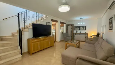 Semi-detached house on Avenida de Cuenca photo 3