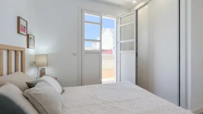 Top-floor apartment on Calle José Luis Cereijo photo 28