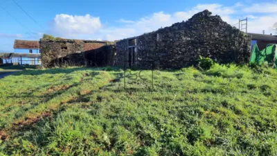 Terreno en venta en Calle Lobeira - Más