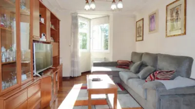 Flat for sale on Calle Respuela de Bezana photo 2