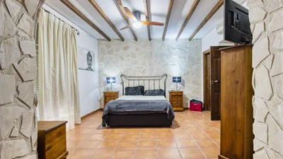 House on Clara Campoamor Street photo 18
