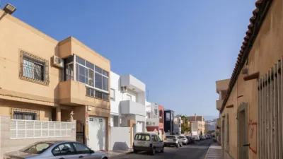 Terraced house on Pablo Neruda Street photo 3