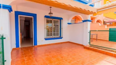 Casa en calle Hispasat photo 2