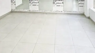Local comercial en venta en Riazor - los Rosales - Más