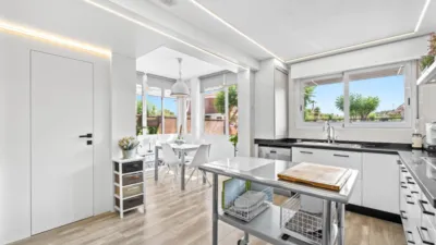 Semi-detached house in Almajada-Ravel photo 17
