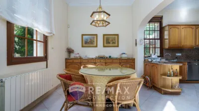 Semi-detached house on Carrer de Victorio Luzuriaga photo 20