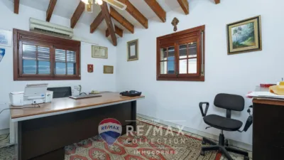 Semi-detached house on Carrer de Victorio Luzuriaga photo 40