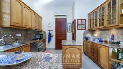 Semi-detached house on Carrer de Victorio Luzuriaga photo 21