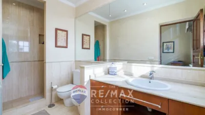 Semi-detached house on Carrer de Victorio Luzuriaga photo 25