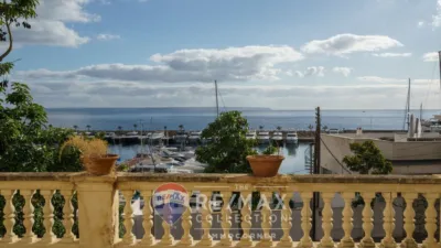 Semi-detached house on Carrer de Victorio Luzuriaga photo 10