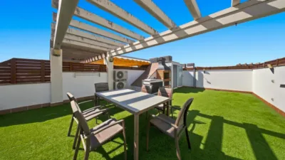 Duplex penthouse on Avinguda del Port del Canigó photo 3