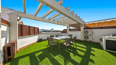 Duplex penthouse on Avinguda del Port del Canigó photo 2