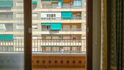 Apartment on Carrer de la Ciutat de Laval photo 13