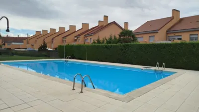 Townhouse on Calle Sabinares Del Arlanza photo 3