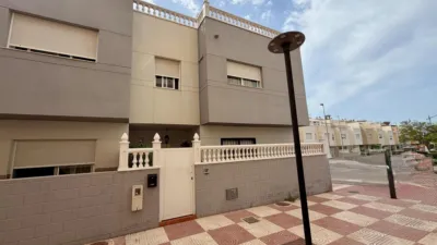 Semi-detached house on Calle Troyanos photo 4