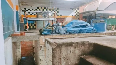 Local comercial en venta en Avenida del Rey - Más