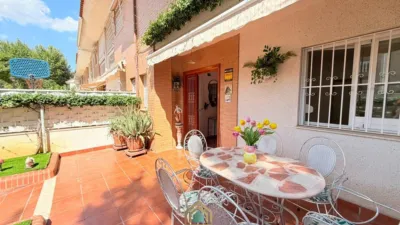 Terraced house on Carrer de Catarroja photo 2