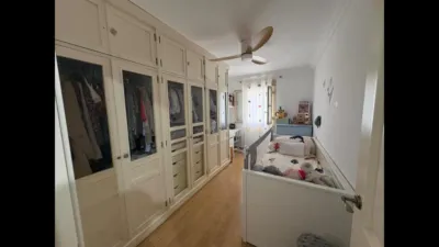 Apartment on Doctor Ramón Cruz Auñón Street photo 20