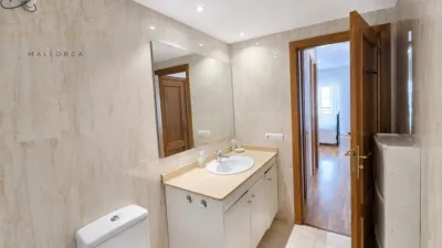 Ground floor apartment with two terraces, swimming pools, parking and storage room in La Bonanova. Living in La Bonanova means enjoying one of the most valued residential areas in Palma, combining tranquility, good transport links and proximity to all amenities. In this privileged setting we find this attractive ground floor apartment with two bedrooms and two terraces, located in a well-kept high-end residential complex. The property stands out for its outdoor spaces, its good layout and the quality of its finishes, making it an excellent option both as a main residence and as a second home in Mallorca. The interior is arranged with two bedrooms, both with direct access to the terrace, and two bathrooms. It also features built-in wardrobes and parquet flooring, adding warmth and functionality to the different rooms. The living room connects to the kitchen, creating a comfortable and practical day zone, and the apartment also includes a separate laundry area. One of its main attractions is its two private terraces. The terrace connected directly to the living room offers space for an outdoor dining area, perfect for enjoying dinners, gatherings with friends or simply relaxing outdoors. From here you can even admire the characteristic silhouette of Bellver Castle, adding special appeal to the surroundings. The property also has a second terrace, connected to the ground floor, considerably expanding the possibilities for enjoying the outdoors for much of the year. The residential complex offers well-maintained communal areas with two large swimming pools, perfectly kept gardens, rest areas with benches and various spaces designed to enjoy the environment and leisure time with family. The apartment also includes a parking space and storage room, two particularly practical and valued features in this area of Palma. La Bonanova is one of the residential areas with the highest demand in the city thanks to its tranquility, excellent location and quick connections to the main access routes to Palma. Its proximity to Queens College is also noteworthy, making this location especially interesting for families and international buyers looking to establish their residence near an international school. A property particularly suited for those seeking quality of life, outdoor spaces, communal areas and a privileged location in Palma de Mallorca, whether as a main residence or second home. Contact us for more information and to view this property and its terraces in person in one of the most attractive areas of La Bonanova. The price includes the agency fees, payable by the seller. It does not include taxes or purchase costs — ITP or VAT/AJD, notary and registration — which will be borne by the buyer. Their amount will depend on the value of the transaction and the personal circumstances of the purchaser. photo 34