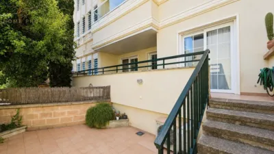 Ground floor apartment with two terraces, swimming pools, parking and storage room in La Bonanova. Living in La Bonanova means enjoying one of the most valued residential areas in Palma, combining tranquility, good transport links and proximity to all amenities. In this privileged setting we find this attractive ground floor apartment with two bedrooms and two terraces, located in a well-kept high-end residential complex. The property stands out for its outdoor spaces, its good layout and the quality of its finishes, making it an excellent option both as a main residence and as a second home in Mallorca. The interior is arranged with two bedrooms, both with direct access to the terrace, and two bathrooms. It also features built-in wardrobes and parquet flooring, adding warmth and functionality to the different rooms. The living room connects to the kitchen, creating a comfortable and practical day zone, and the apartment also includes a separate laundry area. One of its main attractions is its two private terraces. The terrace connected directly to the living room offers space for an outdoor dining area, perfect for enjoying dinners, gatherings with friends or simply relaxing outdoors. From here you can even admire the characteristic silhouette of Bellver Castle, adding special appeal to the surroundings. The property also has a second terrace, connected to the ground floor, considerably expanding the possibilities for enjoying the outdoors for much of the year. The residential complex offers well-maintained communal areas with two large swimming pools, perfectly kept gardens, rest areas with benches and various spaces designed to enjoy the environment and leisure time with family. The apartment also includes a parking space and storage room, two particularly practical and valued features in this area of Palma. La Bonanova is one of the residential areas with the highest demand in the city thanks to its tranquility, excellent location and quick connections to the main access routes to Palma. Its proximity to Queens College is also noteworthy, making this location especially interesting for families and international buyers looking to establish their residence near an international school. A property particularly suited for those seeking quality of life, outdoor spaces, communal areas and a privileged location in Palma de Mallorca, whether as a main residence or second home. Contact us for more information and to view this property and its terraces in person in one of the most attractive areas of La Bonanova. The price includes the agency fees, payable by the seller. It does not include taxes or purchase costs — ITP or VAT/AJD, notary and registration — which will be borne by the buyer. Their amount will depend on the value of the transaction and the personal circumstances of the purchaser. photo 25