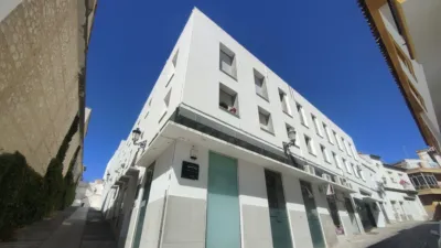 Apartment on Doctor Ramón Cruz Auñón Street photo 25
