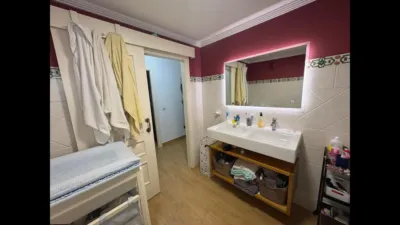 Apartment on Doctor Ramón Cruz Auñón Street photo 18