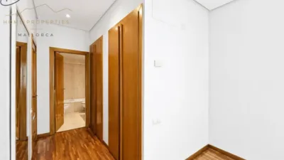 Ground floor apartment with two terraces, swimming pools, parking and storage room in La Bonanova. Living in La Bonanova means enjoying one of the most valued residential areas in Palma, combining tranquility, good transport links and proximity to all amenities. In this privileged setting we find this attractive ground floor apartment with two bedrooms and two terraces, located in a well-kept high-end residential complex. The property stands out for its outdoor spaces, its good layout and the quality of its finishes, making it an excellent option both as a main residence and as a second home in Mallorca. The interior is arranged with two bedrooms, both with direct access to the terrace, and two bathrooms. It also features built-in wardrobes and parquet flooring, adding warmth and functionality to the different rooms. The living room connects to the kitchen, creating a comfortable and practical day zone, and the apartment also includes a separate laundry area. One of its main attractions is its two private terraces. The terrace connected directly to the living room offers space for an outdoor dining area, perfect for enjoying dinners, gatherings with friends or simply relaxing outdoors. From here you can even admire the characteristic silhouette of Bellver Castle, adding special appeal to the surroundings. The property also has a second terrace, connected to the ground floor, considerably expanding the possibilities for enjoying the outdoors for much of the year. The residential complex offers well-maintained communal areas with two large swimming pools, perfectly kept gardens, rest areas with benches and various spaces designed to enjoy the environment and leisure time with family. The apartment also includes a parking space and storage room, two particularly practical and valued features in this area of Palma. La Bonanova is one of the residential areas with the highest demand in the city thanks to its tranquility, excellent location and quick connections to the main access routes to Palma. Its proximity to Queens College is also noteworthy, making this location especially interesting for families and international buyers looking to establish their residence near an international school. A property particularly suited for those seeking quality of life, outdoor spaces, communal areas and a privileged location in Palma de Mallorca, whether as a main residence or second home. Contact us for more information and to view this property and its terraces in person in one of the most attractive areas of La Bonanova. The price includes the agency fees, payable by the seller. It does not include taxes or purchase costs — ITP or VAT/AJD, notary and registration — which will be borne by the buyer. Their amount will depend on the value of the transaction and the personal circumstances of the purchaser. photo 24