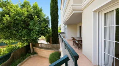Ground floor apartment with two terraces, swimming pools, parking and storage room in La Bonanova. Living in La Bonanova means enjoying one of the most valued residential areas in Palma, combining tranquility, good transport links and proximity to all amenities. In this privileged setting we find this attractive ground floor apartment with two bedrooms and two terraces, located in a well-kept high-end residential complex. The property stands out for its outdoor spaces, its good layout and the quality of its finishes, making it an excellent option both as a main residence and as a second home in Mallorca. The interior is arranged with two bedrooms, both with direct access to the terrace, and two bathrooms. It also features built-in wardrobes and parquet flooring, adding warmth and functionality to the different rooms. The living room connects to the kitchen, creating a comfortable and practical day zone, and the apartment also includes a separate laundry area. One of its main attractions is its two private terraces. The terrace connected directly to the living room offers space for an outdoor dining area, perfect for enjoying dinners, gatherings with friends or simply relaxing outdoors. From here you can even admire the characteristic silhouette of Bellver Castle, adding special appeal to the surroundings. The property also has a second terrace, connected to the ground floor, considerably expanding the possibilities for enjoying the outdoors for much of the year. The residential complex offers well-maintained communal areas with two large swimming pools, perfectly kept gardens, rest areas with benches and various spaces designed to enjoy the environment and leisure time with family. The apartment also includes a parking space and storage room, two particularly practical and valued features in this area of Palma. La Bonanova is one of the residential areas with the highest demand in the city thanks to its tranquility, excellent location and quick connections to the main access routes to Palma. Its proximity to Queens College is also noteworthy, making this location especially interesting for families and international buyers looking to establish their residence near an international school. A property particularly suited for those seeking quality of life, outdoor spaces, communal areas and a privileged location in Palma de Mallorca, whether as a main residence or second home. Contact us for more information and to view this property and its terraces in person in one of the most attractive areas of La Bonanova. The price includes the agency fees, payable by the seller. It does not include taxes or purchase costs — ITP or VAT/AJD, notary and registration — which will be borne by the buyer. Their amount will depend on the value of the transaction and the personal circumstances of the purchaser. photo 26