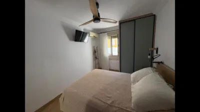 Apartment on Doctor Ramón Cruz Auñón Street photo 17
