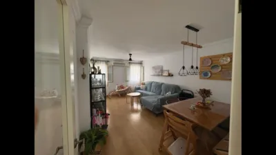 Apartment on Doctor Ramón Cruz Auñón Street photo 8