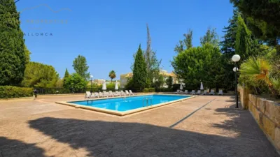 Ground floor apartment with two terraces, swimming pools, parking and storage room in La Bonanova. Living in La Bonanova means enjoying one of the most valued residential areas in Palma, combining tranquility, good transport links and proximity to all amenities. In this privileged setting we find this attractive ground floor apartment with two bedrooms and two terraces, located in a well-kept high-end residential complex. The property stands out for its outdoor spaces, its good layout and the quality of its finishes, making it an excellent option both as a main residence and as a second home in Mallorca. The interior is arranged with two bedrooms, both with direct access to the terrace, and two bathrooms. It also features built-in wardrobes and parquet flooring, adding warmth and functionality to the different rooms. The living room connects to the kitchen, creating a comfortable and practical day zone, and the apartment also includes a separate laundry area. One of its main attractions is its two private terraces. The terrace connected directly to the living room offers space for an outdoor dining area, perfect for enjoying dinners, gatherings with friends or simply relaxing outdoors. From here you can even admire the characteristic silhouette of Bellver Castle, adding special appeal to the surroundings. The property also has a second terrace, connected to the ground floor, considerably expanding the possibilities for enjoying the outdoors for much of the year. The residential complex offers well-maintained communal areas with two large swimming pools, perfectly kept gardens, rest areas with benches and various spaces designed to enjoy the environment and leisure time with family. The apartment also includes a parking space and storage room, two particularly practical and valued features in this area of Palma. La Bonanova is one of the residential areas with the highest demand in the city thanks to its tranquility, excellent location and quick connections to the main access routes to Palma. Its proximity to Queens College is also noteworthy, making this location especially interesting for families and international buyers looking to establish their residence near an international school. A property particularly suited for those seeking quality of life, outdoor spaces, communal areas and a privileged location in Palma de Mallorca, whether as a main residence or second home. Contact us for more information and to view this property and its terraces in person in one of the most attractive areas of La Bonanova. The price includes the agency fees, payable by the seller. It does not include taxes or purchase costs — ITP or VAT/AJD, notary and registration — which will be borne by the buyer. Their amount will depend on the value of the transaction and the personal circumstances of the purchaser. photo 30