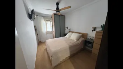 Apartment on Doctor Ramón Cruz Auñón Street photo 16