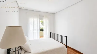 Ground floor apartment with two terraces, swimming pools, parking and storage room in La Bonanova. Living in La Bonanova means enjoying one of the most valued residential areas in Palma, combining tranquility, good transport links and proximity to all amenities. In this privileged setting we find this attractive ground floor apartment with two bedrooms and two terraces, located in a well-kept high-end residential complex. The property stands out for its outdoor spaces, its good layout and the quality of its finishes, making it an excellent option both as a main residence and as a second home in Mallorca. The interior is arranged with two bedrooms, both with direct access to the terrace, and two bathrooms. It also features built-in wardrobes and parquet flooring, adding warmth and functionality to the different rooms. The living room connects to the kitchen, creating a comfortable and practical day zone, and the apartment also includes a separate laundry area. One of its main attractions is its two private terraces. The terrace connected directly to the living room offers space for an outdoor dining area, perfect for enjoying dinners, gatherings with friends or simply relaxing outdoors. From here you can even admire the characteristic silhouette of Bellver Castle, adding special appeal to the surroundings. The property also has a second terrace, connected to the ground floor, considerably expanding the possibilities for enjoying the outdoors for much of the year. The residential complex offers well-maintained communal areas with two large swimming pools, perfectly kept gardens, rest areas with benches and various spaces designed to enjoy the environment and leisure time with family. The apartment also includes a parking space and storage room, two particularly practical and valued features in this area of Palma. La Bonanova is one of the residential areas with the highest demand in the city thanks to its tranquility, excellent location and quick connections to the main access routes to Palma. Its proximity to Queens College is also noteworthy, making this location especially interesting for families and international buyers looking to establish their residence near an international school. A property particularly suited for those seeking quality of life, outdoor spaces, communal areas and a privileged location in Palma de Mallorca, whether as a main residence or second home. Contact us for more information and to view this property and its terraces in person in one of the most attractive areas of La Bonanova. The price includes the agency fees, payable by the seller. It does not include taxes or purchase costs — ITP or VAT/AJD, notary and registration — which will be borne by the buyer. Their amount will depend on the value of the transaction and the personal circumstances of the purchaser. photo 22