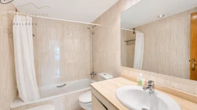 Ground floor apartment with two terraces, swimming pools, parking and storage room in La Bonanova. Living in La Bonanova means enjoying one of the most valued residential areas in Palma, combining tranquility, good transport links and proximity to all amenities. In this privileged setting we find this attractive ground floor apartment with two bedrooms and two terraces, located in a well-kept high-end residential complex. The property stands out for its outdoor spaces, its good layout and the quality of its finishes, making it an excellent option both as a main residence and as a second home in Mallorca. The interior is arranged with two bedrooms, both with direct access to the terrace, and two bathrooms. It also features built-in wardrobes and parquet flooring, adding warmth and functionality to the different rooms. The living room connects to the kitchen, creating a comfortable and practical day zone, and the apartment also includes a separate laundry area. One of its main attractions is its two private terraces. The terrace connected directly to the living room offers space for an outdoor dining area, perfect for enjoying dinners, gatherings with friends or simply relaxing outdoors. From here you can even admire the characteristic silhouette of Bellver Castle, adding special appeal to the surroundings. The property also has a second terrace, connected to the ground floor, considerably expanding the possibilities for enjoying the outdoors for much of the year. The residential complex offers well-maintained communal areas with two large swimming pools, perfectly kept gardens, rest areas with benches and various spaces designed to enjoy the environment and leisure time with family. The apartment also includes a parking space and storage room, two particularly practical and valued features in this area of Palma. La Bonanova is one of the residential areas with the highest demand in the city thanks to its tranquility, excellent location and quick connections to the main access routes to Palma. Its proximity to Queens College is also noteworthy, making this location especially interesting for families and international buyers looking to establish their residence near an international school. A property particularly suited for those seeking quality of life, outdoor spaces, communal areas and a privileged location in Palma de Mallorca, whether as a main residence or second home. Contact us for more information and to view this property and its terraces in person in one of the most attractive areas of La Bonanova. The price includes the agency fees, payable by the seller. It does not include taxes or purchase costs — ITP or VAT/AJD, notary and registration — which will be borne by the buyer. Their amount will depend on the value of the transaction and the personal circumstances of the purchaser. photo 33