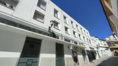 Apartment on Doctor Ramón Cruz Auñón Street photo 3