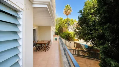 Ground floor apartment with two terraces, swimming pools, parking and storage room in La Bonanova. Living in La Bonanova means enjoying one of the most valued residential areas in Palma, combining tranquility, good transport links and proximity to all amenities. In this privileged setting we find this attractive ground floor apartment with two bedrooms and two terraces, located in a well-kept high-end residential complex. The property stands out for its outdoor spaces, its good layout and the quality of its finishes, making it an excellent option both as a main residence and as a second home in Mallorca. The interior is arranged with two bedrooms, both with direct access to the terrace, and two bathrooms. It also features built-in wardrobes and parquet flooring, adding warmth and functionality to the different rooms. The living room connects to the kitchen, creating a comfortable and practical day zone, and the apartment also includes a separate laundry area. One of its main attractions is its two private terraces. The terrace connected directly to the living room offers space for an outdoor dining area, perfect for enjoying dinners, gatherings with friends or simply relaxing outdoors. From here you can even admire the characteristic silhouette of Bellver Castle, adding special appeal to the surroundings. The property also has a second terrace, connected to the ground floor, considerably expanding the possibilities for enjoying the outdoors for much of the year. The residential complex offers well-maintained communal areas with two large swimming pools, perfectly kept gardens, rest areas with benches and various spaces designed to enjoy the environment and leisure time with family. The apartment also includes a parking space and storage room, two particularly practical and valued features in this area of Palma. La Bonanova is one of the residential areas with the highest demand in the city thanks to its tranquility, excellent location and quick connections to the main access routes to Palma. Its proximity to Queens College is also noteworthy, making this location especially interesting for families and international buyers looking to establish their residence near an international school. A property particularly suited for those seeking quality of life, outdoor spaces, communal areas and a privileged location in Palma de Mallorca, whether as a main residence or second home. Contact us for more information and to view this property and its terraces in person in one of the most attractive areas of La Bonanova. The price includes the agency fees, payable by the seller. It does not include taxes or purchase costs — ITP or VAT/AJD, notary and registration — which will be borne by the buyer. Their amount will depend on the value of the transaction and the personal circumstances of the purchaser. photo 28