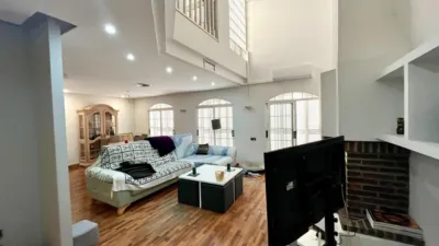 House in the Centre photo 2