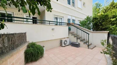 Ground floor apartment with two terraces, swimming pools, parking and storage room in La Bonanova. Living in La Bonanova means enjoying one of the most valued residential areas in Palma, combining tranquility, good transport links and proximity to all amenities. In this privileged setting we find this attractive ground floor apartment with two bedrooms and two terraces, located in a well-kept high-end residential complex. The property stands out for its outdoor spaces, its good layout and the quality of its finishes, making it an excellent option both as a main residence and as a second home in Mallorca. The interior is arranged with two bedrooms, both with direct access to the terrace, and two bathrooms. It also features built-in wardrobes and parquet flooring, adding warmth and functionality to the different rooms. The living room connects to the kitchen, creating a comfortable and practical day zone, and the apartment also includes a separate laundry area. One of its main attractions is its two private terraces. The terrace connected directly to the living room offers space for an outdoor dining area, perfect for enjoying dinners, gatherings with friends or simply relaxing outdoors. From here you can even admire the characteristic silhouette of Bellver Castle, adding special appeal to the surroundings. The property also has a second terrace, connected to the ground floor, considerably expanding the possibilities for enjoying the outdoors for much of the year. The residential complex offers well-maintained communal areas with two large swimming pools, perfectly kept gardens, rest areas with benches and various spaces designed to enjoy the environment and leisure time with family. The apartment also includes a parking space and storage room, two particularly practical and valued features in this area of Palma. La Bonanova is one of the residential areas with the highest demand in the city thanks to its tranquility, excellent location and quick connections to the main access routes to Palma. Its proximity to Queens College is also noteworthy, making this location especially interesting for families and international buyers looking to establish their residence near an international school. A property particularly suited for those seeking quality of life, outdoor spaces, communal areas and a privileged location in Palma de Mallorca, whether as a main residence or second home. Contact us for more information and to view this property and its terraces in person in one of the most attractive areas of La Bonanova. The price includes the agency fees, payable by the seller. It does not include taxes or purchase costs — ITP or VAT/AJD, notary and registration — which will be borne by the buyer. Their amount will depend on the value of the transaction and the personal circumstances of the purchaser. photo 27