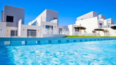 Semi-detached house in Altaona Golf And Country Village photo 2