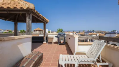 Penthouse on Avenida de la Alhambra photo 6