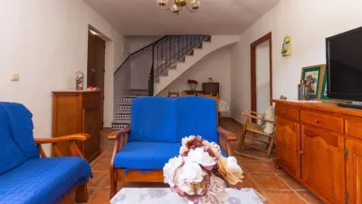 Chalet on Diseminado Street photo 2